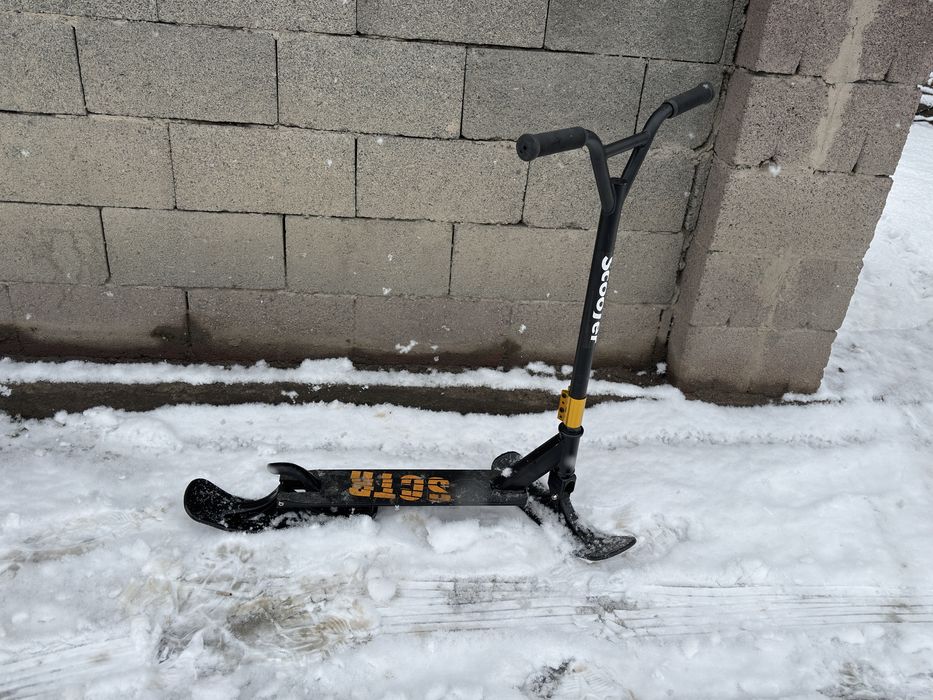 зимний самокат (снегокат)