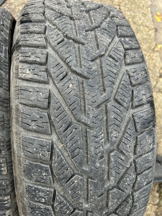 2 зимни гуми 215 50 17