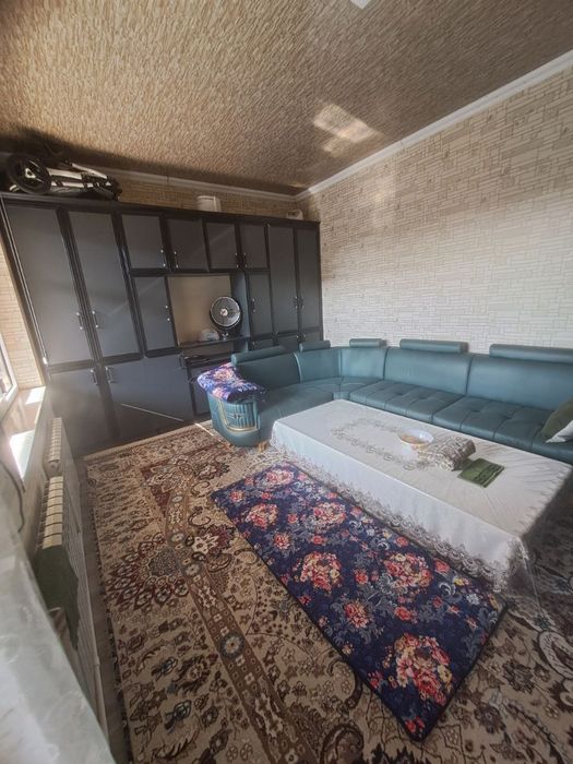 Hovli 6 sotix munis tuyxona oldida