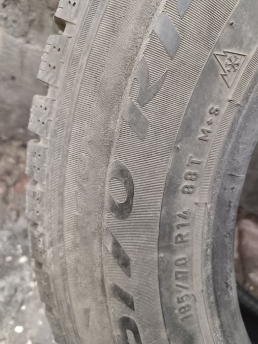 Продам комплект шин 185/70/14