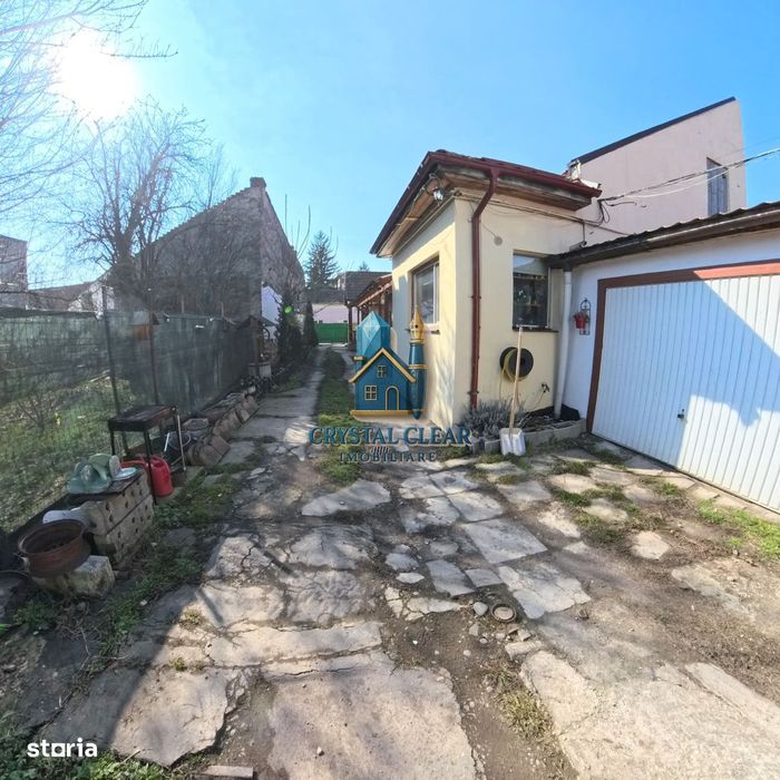 Două case în curte comună, 6 camere + 385 teren - zona semicentrală