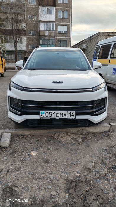 JAC JS4  кроссовер