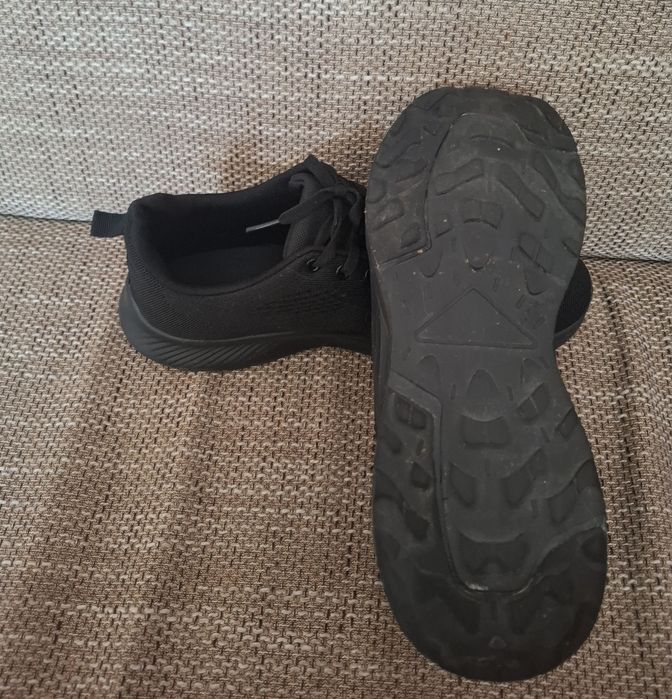 Adidași numărul 48