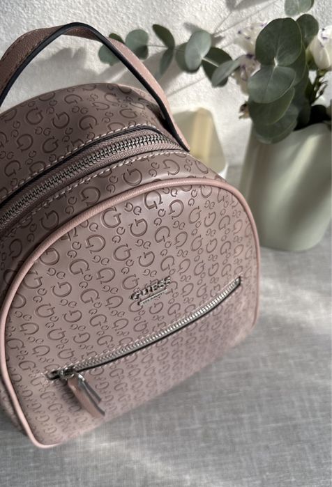 Рюкзак Guess