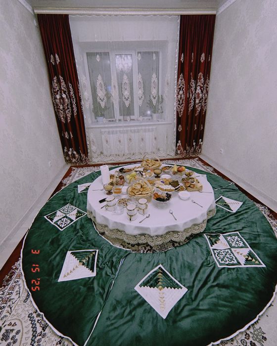Дөңгелек стол, көрпесімен сатылады