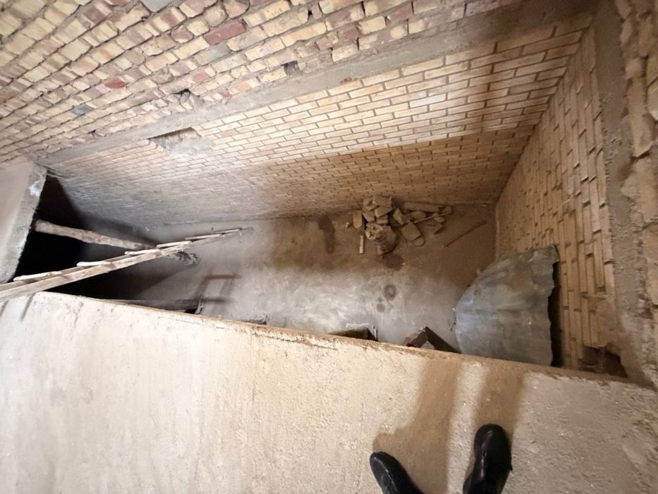 1 sotiqli hovli sotiladi