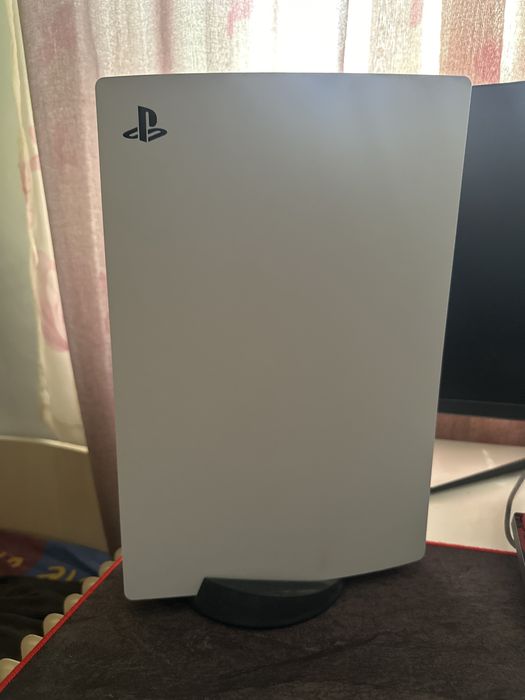 Ps5 перфектно състояние 825 gb