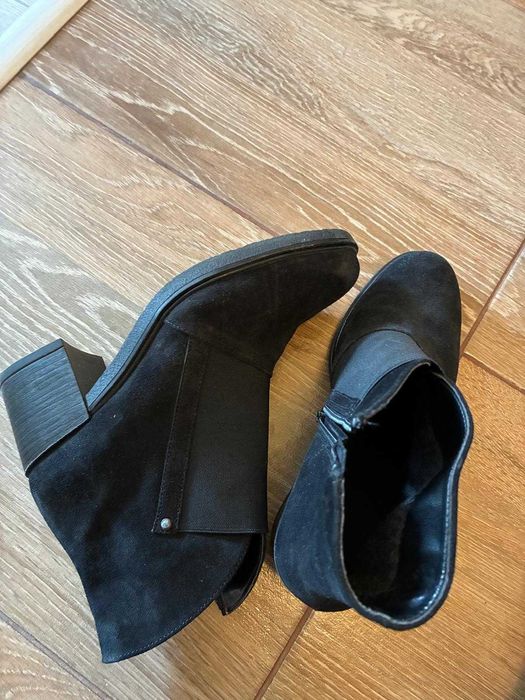 Ghete piele intoarsa 40 negre