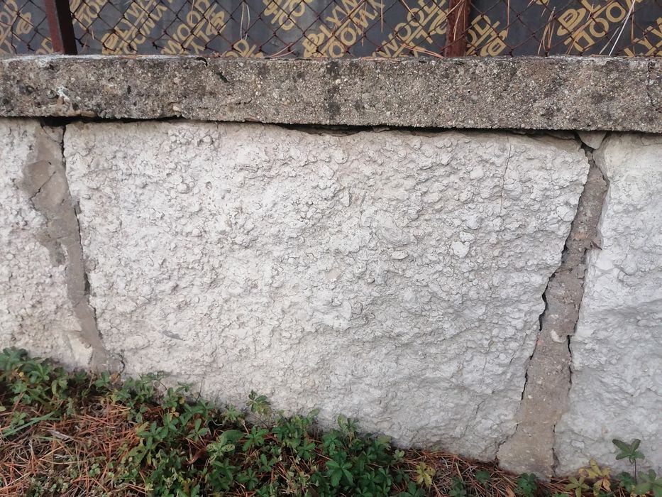 Дялан камък на плочи