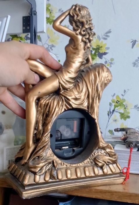 Настольные часы бронзовые