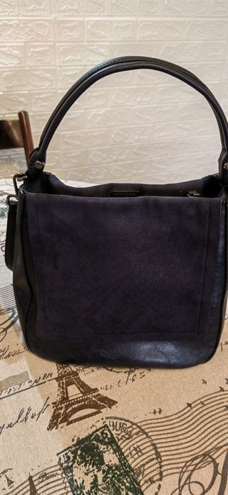 Тъмно синя чанта