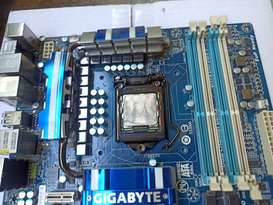 Дънна платкаGIGABYTE GA P55A-UD 4
+охлаждане и допълн. вентилатор