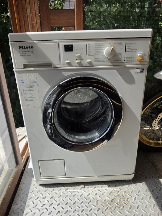 Продавам пералня миеле