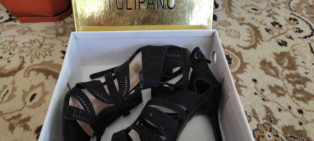 Дамски велурени сандали Tulipano