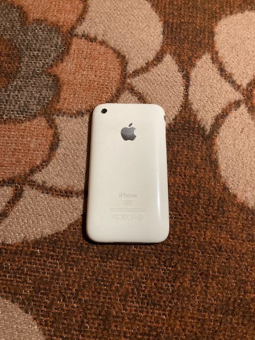 Продавам iPhone 3GS