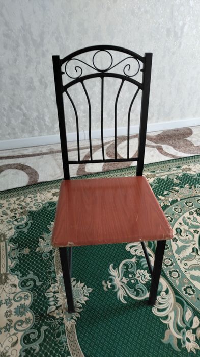 Стол кухонный со стулями