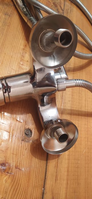 Смеситель для ванны.