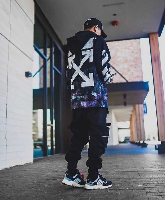 Off-White суичър (Hoodie) M-L размер