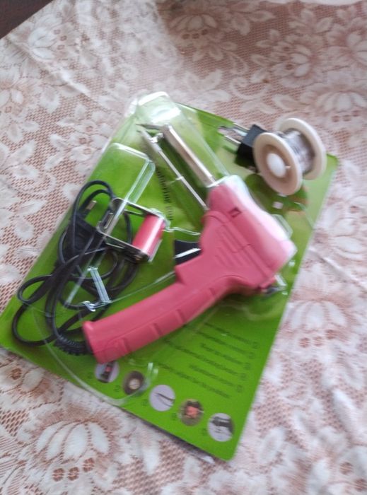 Продавам поялник