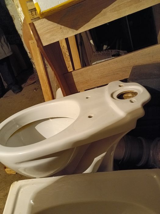 Продам б/у унитаз.