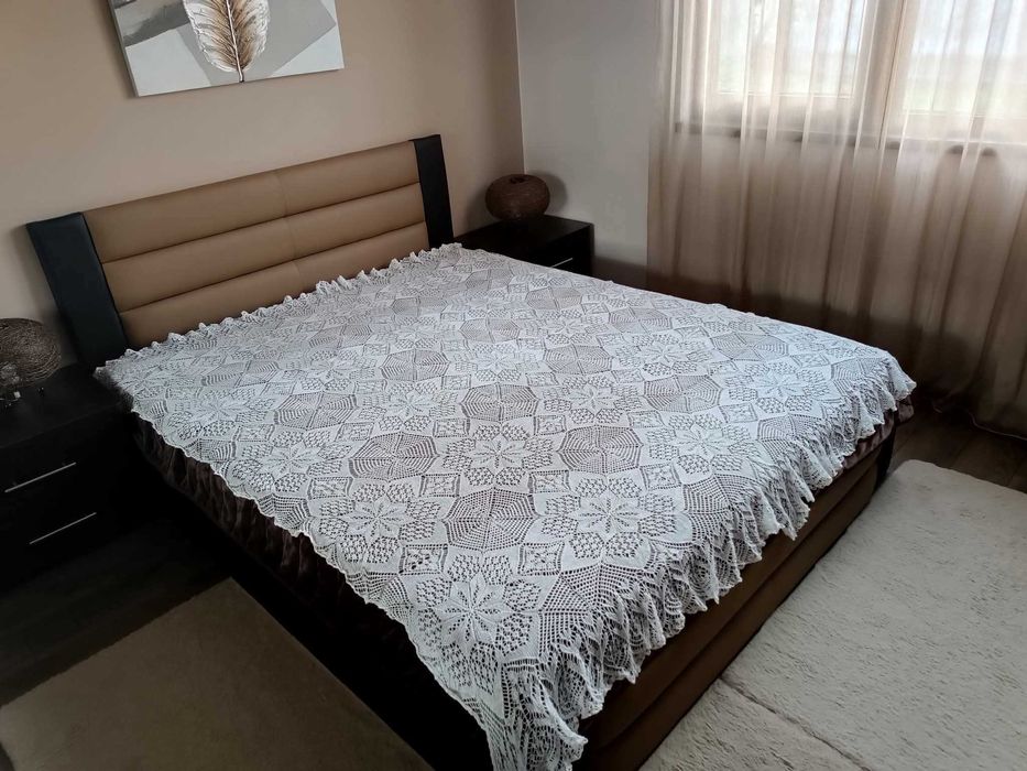 Ръчно,изплетена покривка