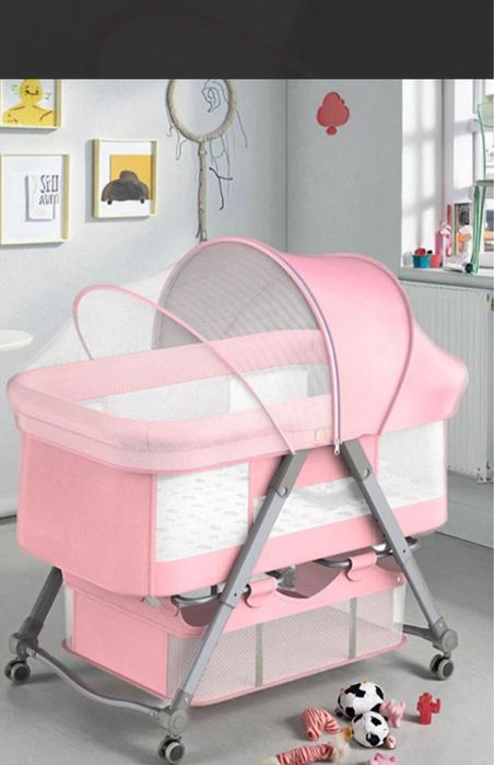 Pătuț de bebeluș folosit de maxim 2 ori, în stare foarte bună.