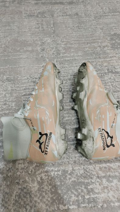 Продам б/у кроссовки для футбола