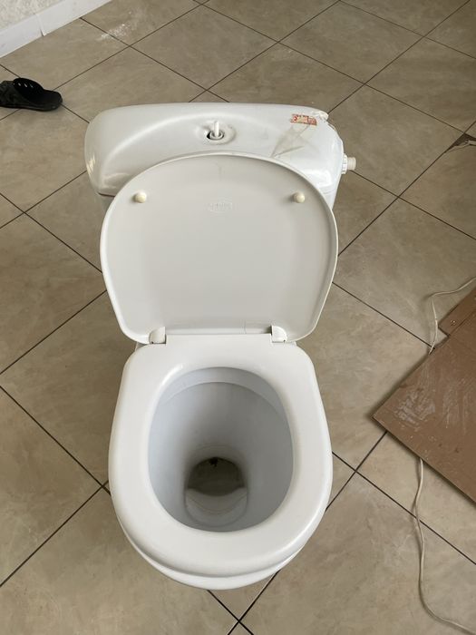 Продам Унитаз хороший