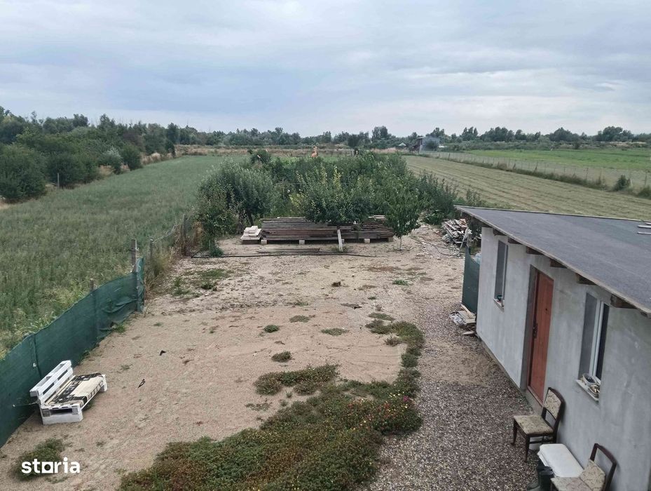 Casa bifamilială (2 intrari individuale) 258mp la 3 minute de Focsani.