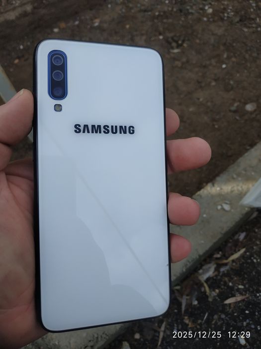 Обменяю Samsung A70, 6/128 с доплатой