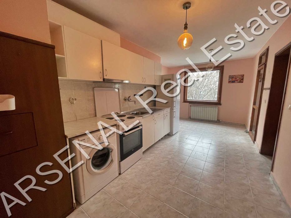 Тристаен апартамент под наем, Център