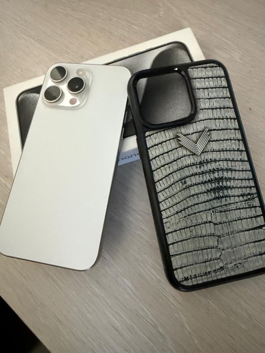 Vand iphone 15 Pro Max , impecabil, sanatate baterie 85%