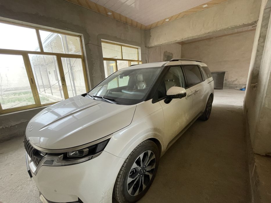 Kia carnival srochna sotiladi