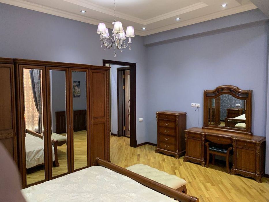 Сдается дом с летним бассейном рядом с Magic Sity ( н874 )