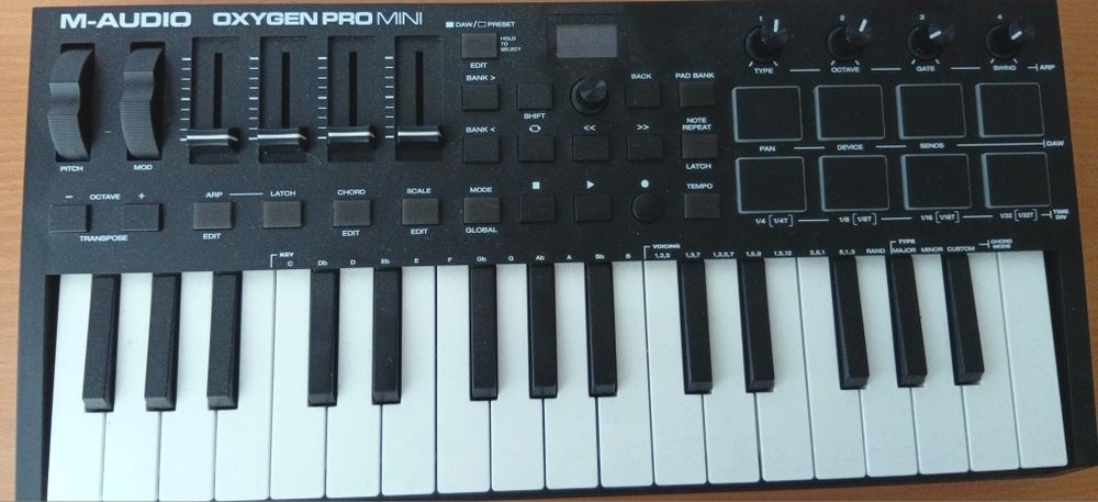 MIDI-клавиатура M-Audio