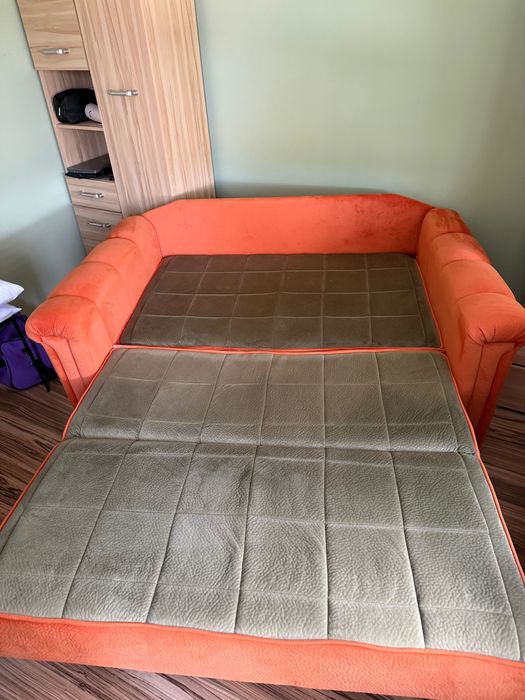 Разтегателен диван в много добро състояние