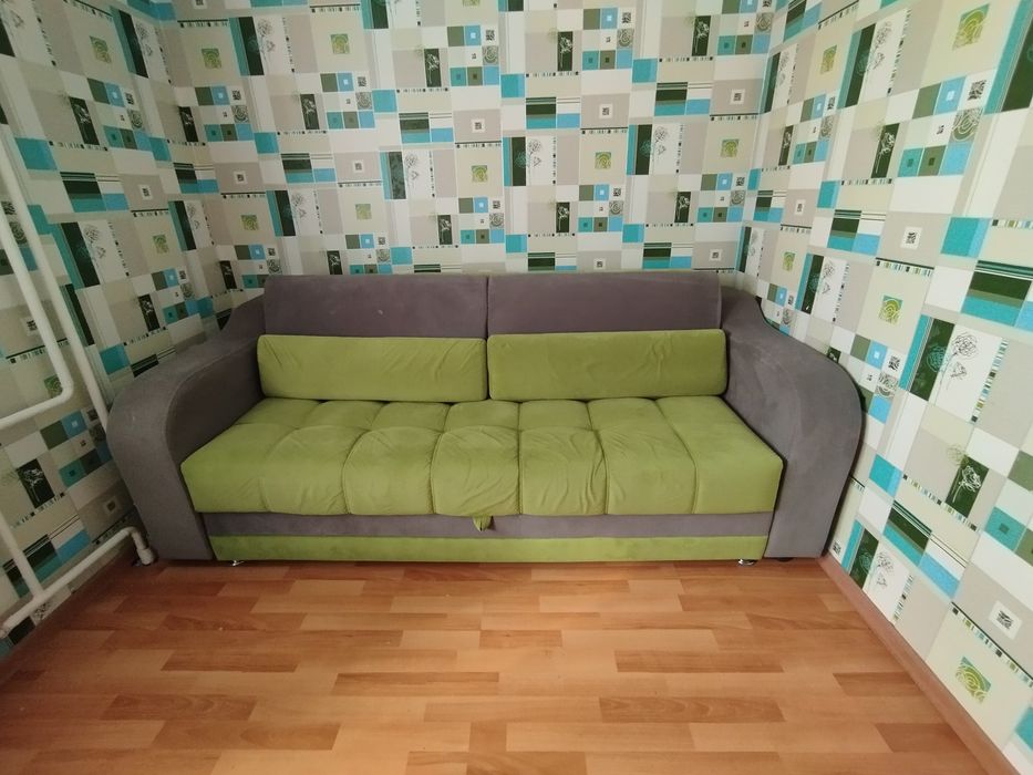 Срочно продаем диван