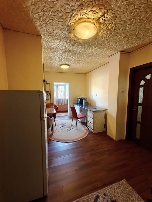 Apartament Motru. Suprafața 70mp 3 camere etajul 2 .
