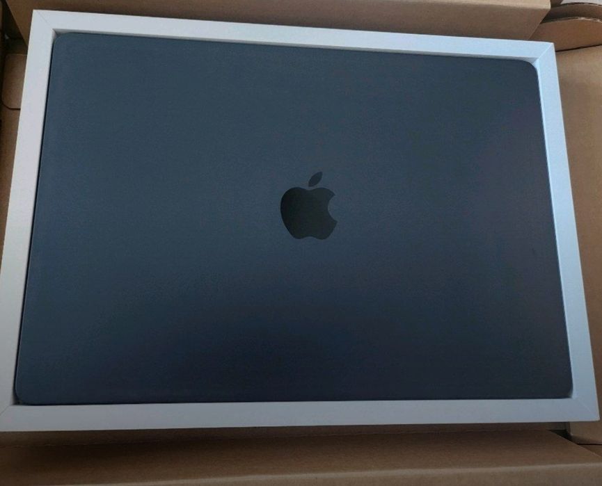 Macbook Air M2 15 dyum midnight blue 16GB/512GB sotiladii