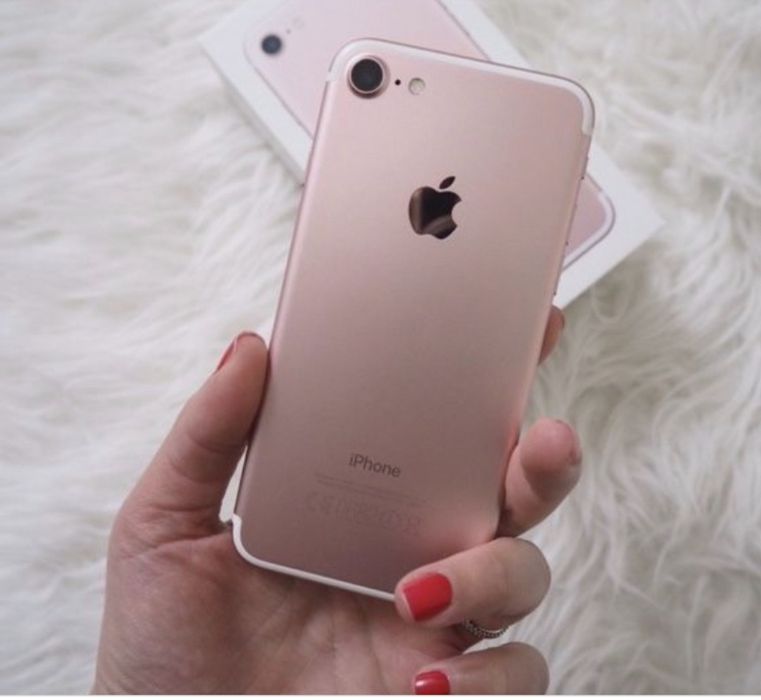 Продам iPhone 7. 128 ГБ состояние нового