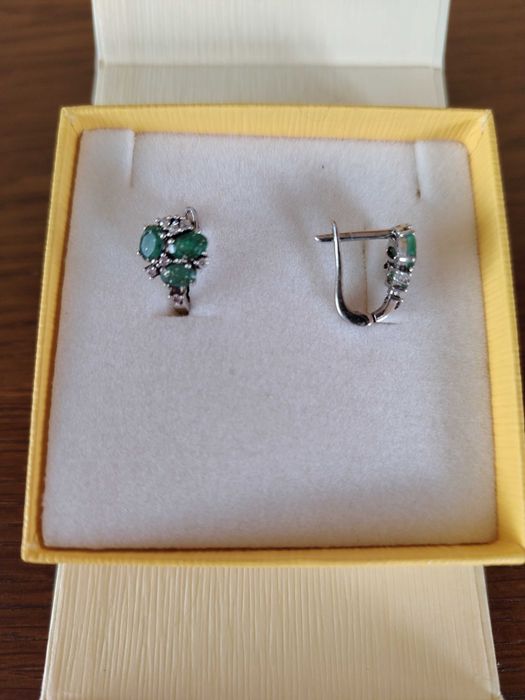 Сребърни обеци с изумруд