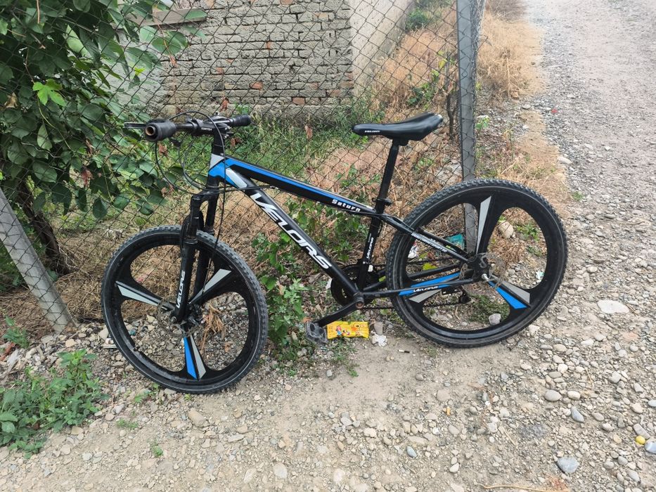 Vând bicicleta nu are nimic  are niște jante foarte Frumoase