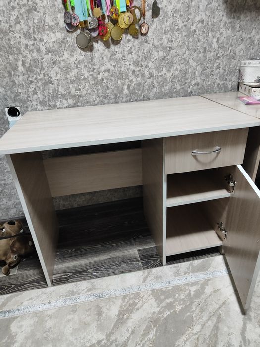 Стол детский письменный