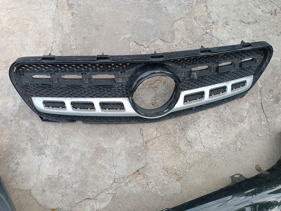 Far dreapta/Grila Radiator Mercedes GLA w156