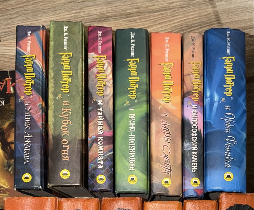 Продам комплект книг «Гарри Поттер»