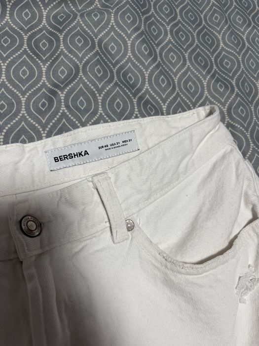 blugi scurti albi bershka