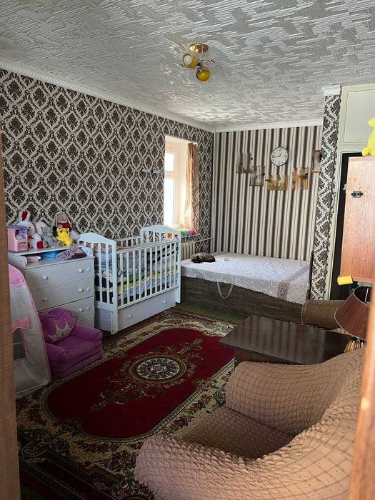 Продам однокомнатную квартиру в 12 микрорайоне.