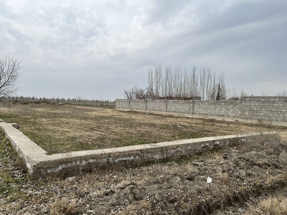 yer uchatkasi maydoni 12 sotix uy joy sotiladi