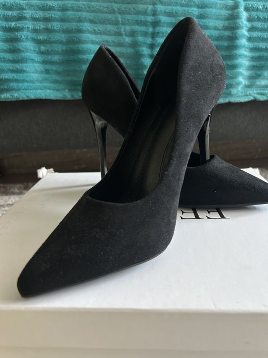 Продам новые замшевые туфли