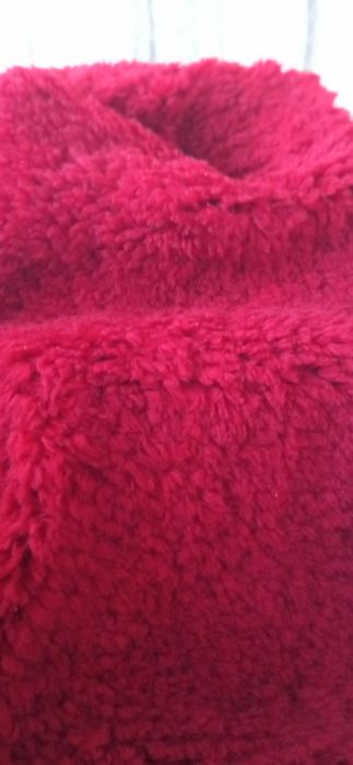 КИТЕНИК бял вълнен и  изкуствен червен